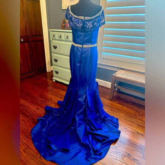 Ritzee Prom formal dress
🌼OFFERS WELCOME🌼
CLOSET CLEANOUT👗 - Picture 1 of 11